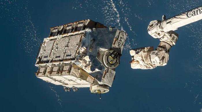 Component of ISS falls in Florida home, confirms Nasa